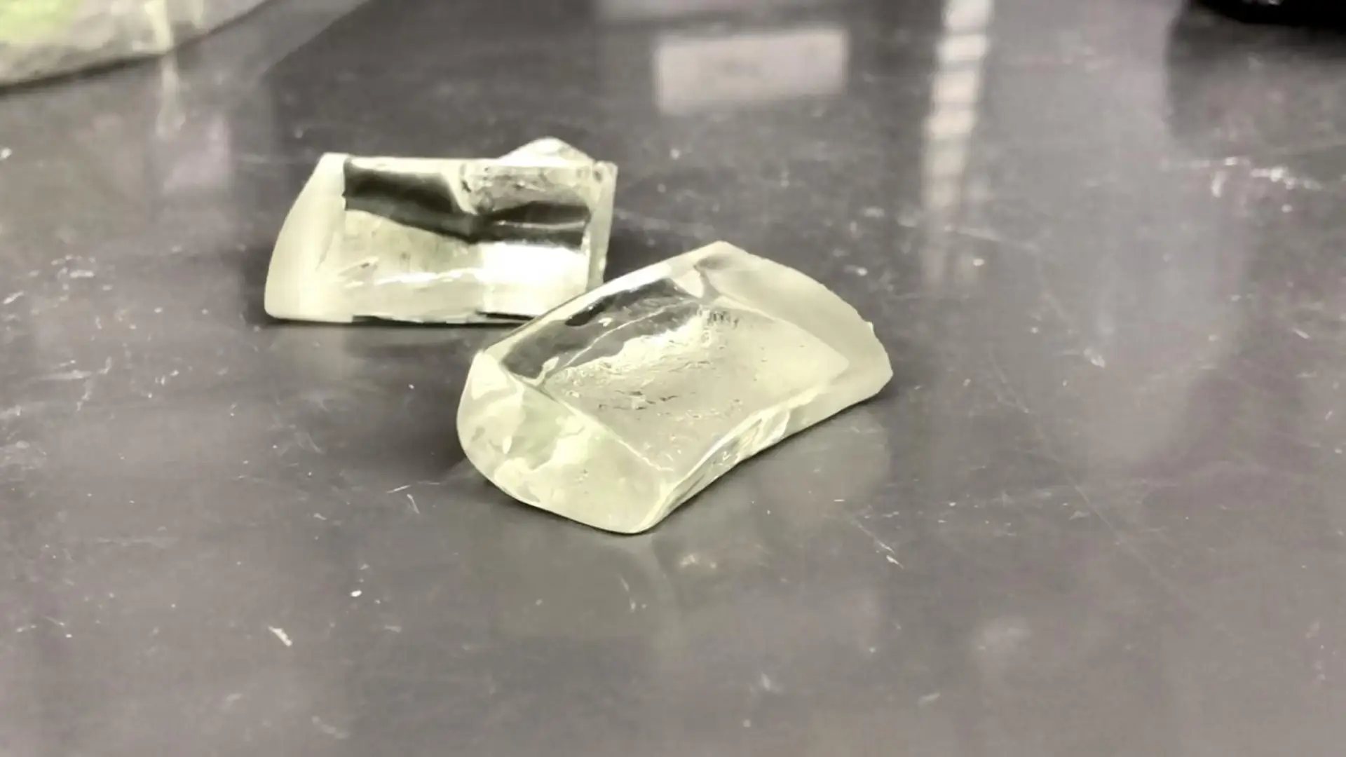 A sample of lion glass.
